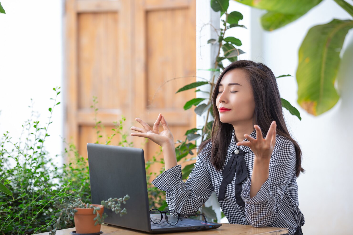 Using Mindfulness to Cope with Daily Stressors in Singapore’s Fast-Paced Life
