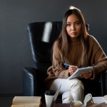 Journaling for Mental Clarity: A Therapist’s Perspective